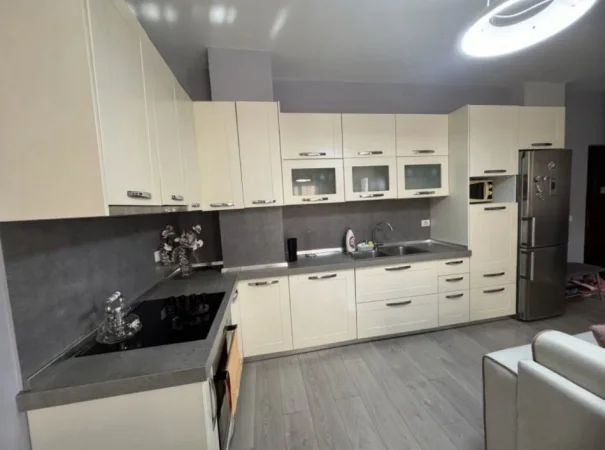 Tirane, jepet me qera apartament 1+1 Kati 1, 600 € 