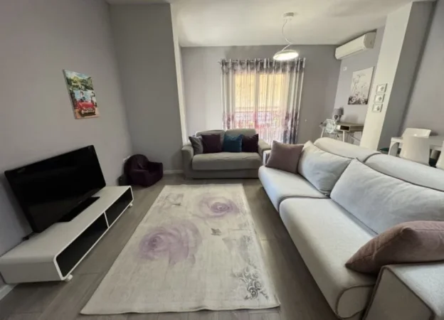 Tirane, jepet me qera apartament 1+1 Kati 1, 600 € 