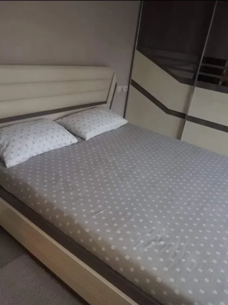 Tirane, jepet me qera apartament 1+1 Kati 1, 600 € 