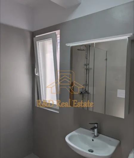 Tirane, jepet me qera apartament 2+1+Ballkon Kati 2, 96 m² 730 € (River Residence)