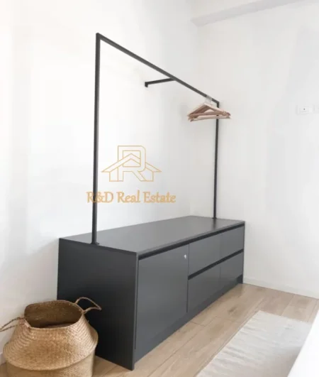 Tirane, jepet me qera apartament 1+1 Kati 1, 65 m² 900 € (Rezidenca Quartum(Rruga Panorama))