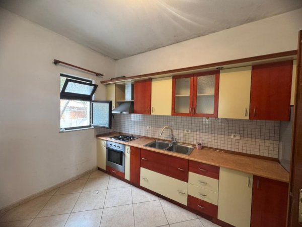 Tirane, jepet me qera apartament 3+1+Ballkon Kati 1, 100 m² 450 € i diskutueshëm (Astir, pranë Santanës)