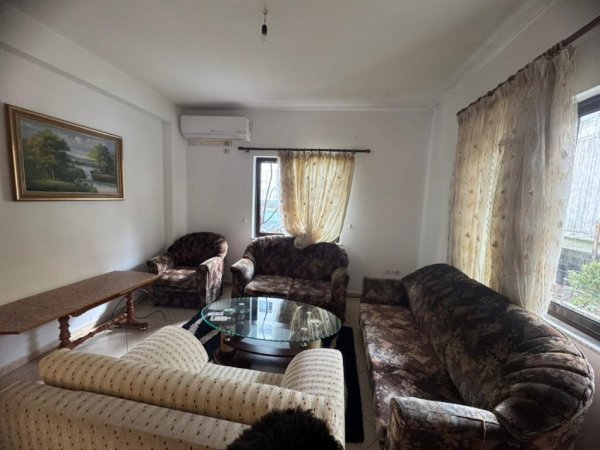 Tirane, jepet me qera apartament 3+1+Ballkon Kati 1, 100 m² 450 € i diskutueshëm (Astir, pranë Santanës)