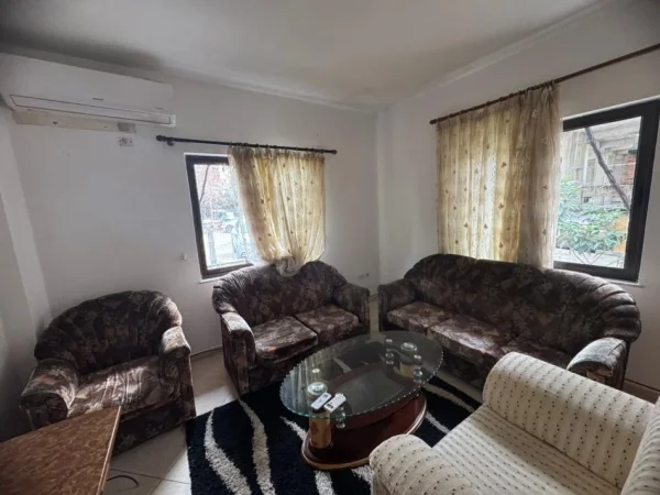 Tirane, jepet me qera apartament 3+1+Ballkon Kati 1, 100 m² 450 € i diskutueshëm (Astir, pranë Santanës)