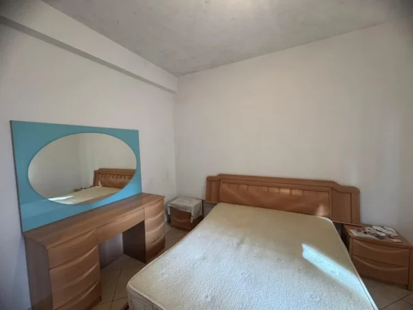 Tirane, jepet me qera apartament 3+1+Ballkon Kati 1, 100 m² 450 € i diskutueshëm (Astir, pranë Santanës)