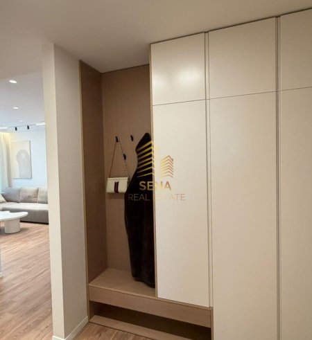 Tirane, jepet me qera apartament 2+1 Kati 3, 120 m² 1.500 € (Liqeni i Thate)