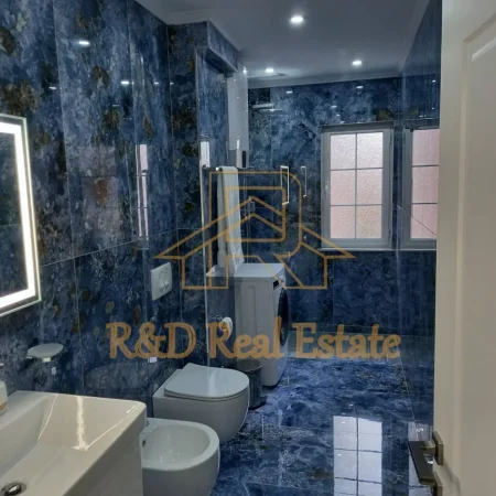 Tirane, jepet me qera apartament 1+1 Kati 4, 70 m² 780 € (Rruga MargaritaTutulani)