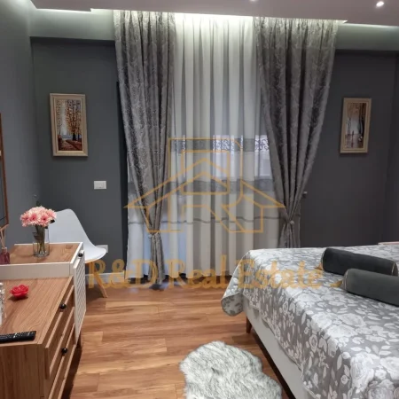 Tirane, jepet me qera apartament 1+1 Kati 4, 70 m² 780 € (Rruga MargaritaTutulani)