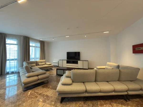 Tirane, shitet Vile , 1.350 m² 3.000.000 € (Rruga e Elbasanit)