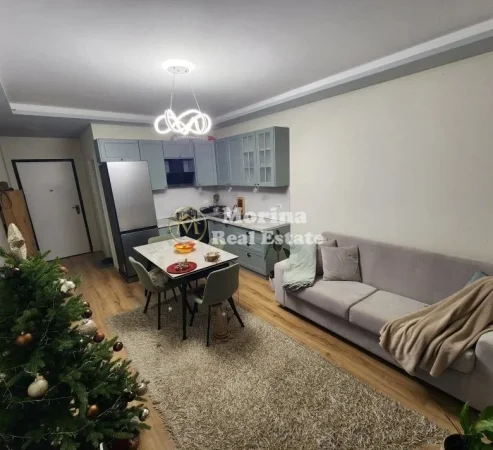 Tirane, jepet me qera apartament 1+1+Ballkon Kati 5, 70 m² 500 € (Fresku)