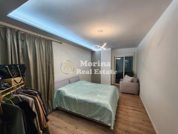 Tirane, jepet me qera apartament 1+1+Ballkon Kati 5, 70 m² 500 € (Fresku)