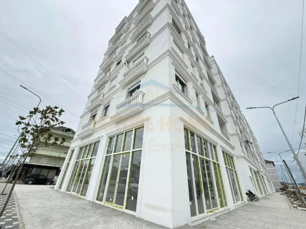 Tirane, shitet apartament 2+1 Kati 3, 116 m² 120.000 € (Kamez)
