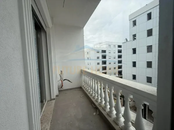 Tirane, shitet apartament 2+1 Kati 3, 116 m² 120.000 € (Kamez)