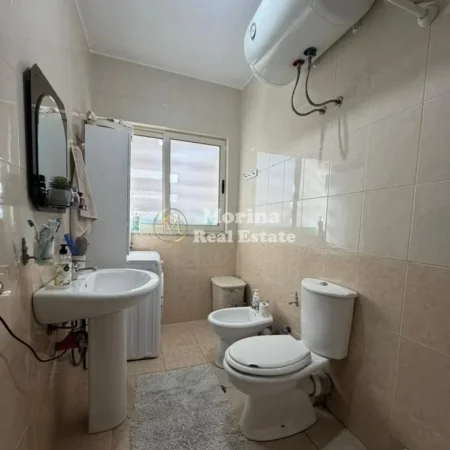 Tirane, jepet me qera apartament 1+1+Ballkon Kati 2, 50 m² 500 € (Fusha Aviacionit)