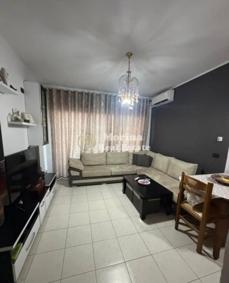 Tirane, jepet me qera apartament 1+1+Ballkon Kati 2, 50 m² 500 € (Fusha Aviacionit)