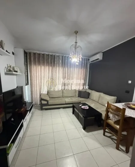 Tirane, jepet me qera apartament 1+1+Ballkon Kati 2, 50 m² 500 € (Fusha Aviacionit)