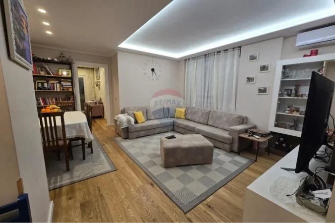 Tirane, jepet me qera apartament 3+1+Aneks+Ballkon Kati 4, 89 m² 900 € (Selvia)