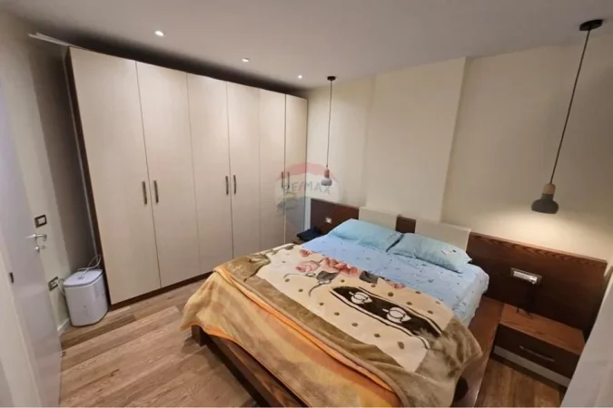 Tirane, jepet me qera apartament 3+1+Aneks+Ballkon Kati 4, 89 m² 900 € (Selvia)
