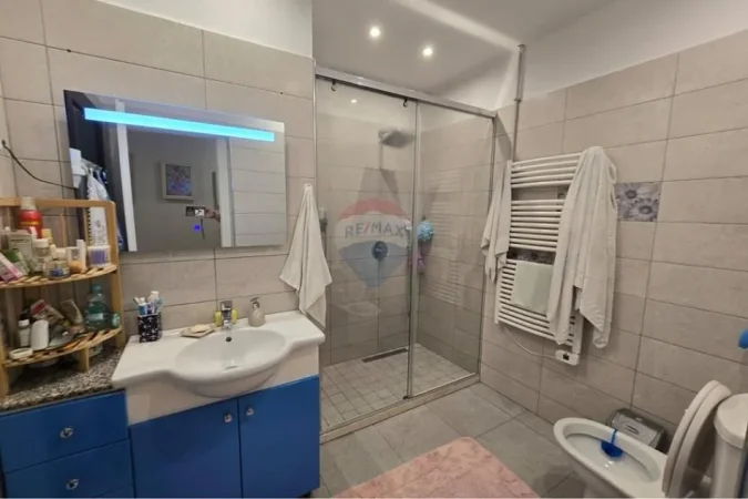 Tirane, jepet me qera apartament 3+1+Aneks+Ballkon Kati 4, 89 m² 900 € (Selvia)