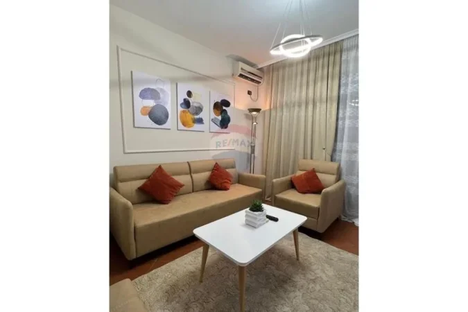 Tirane, jepet me qera apartament 2+1 Kati 4, 70 m² 800 € (Sheshi Willson)