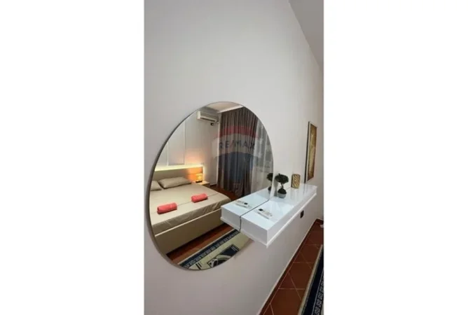 Tirane, jepet me qera apartament 2+1 Kati 4, 70 m² 800 € (Sheshi Willson)