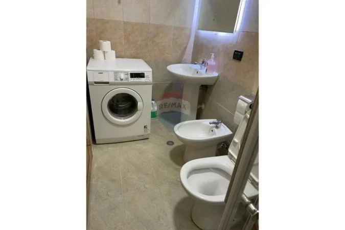 Tirane, jepet me qera apartament 2+1 Kati 4, 70 m² 800 € (Sheshi Willson)