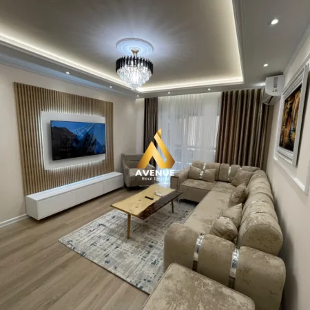 Tirane, jepet me qera apartament 2+1+Ballkon Kati 2, 115 m² 1.300 € (rruga peti)