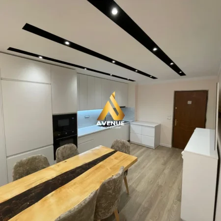 Tirane, jepet me qera apartament 2+1+Ballkon Kati 2, 115 m² 1.300 € (rruga peti)