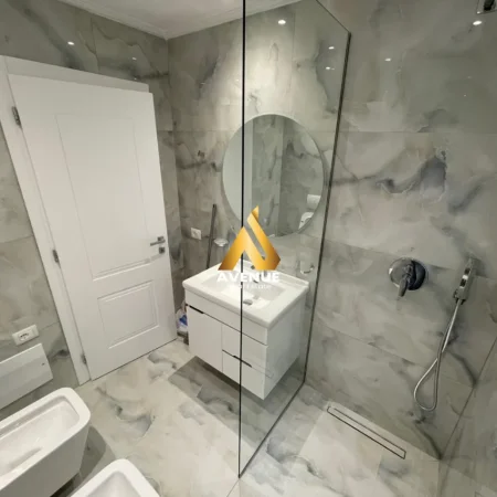 Tirane, jepet me qera apartament 2+1+Ballkon Kati 2, 115 m² 1.300 € (rruga peti)