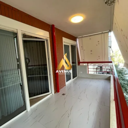 Tirane, jepet me qera apartament 2+1+Ballkon Kati 2, 115 m² 1.300 € (rruga peti)