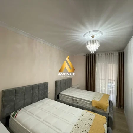 Tirane, jepet me qera apartament 2+1+Ballkon Kati 2, 115 m² 1.300 € (rruga peti)