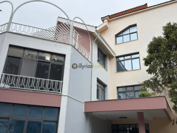 Tirane, jepet me qera Vile , 1.350 m² 10.000 € (Rruga e Elbasanit)