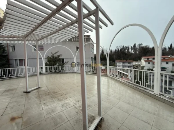 Tirane, jepet me qera Vile , 1.350 m² 10.000 € (Rruga e Elbasanit)