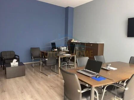 Tirane, shitet ambjent biznesi Kati 0, 222 m² 730.000 € 