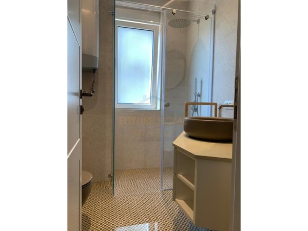 Tirane, jepet me qera apartament 2+1 Kati 2, 100 m² 1.200 € (Liqeni i thate)