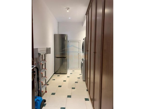 Tirane, jepet me qera apartament 2+1 Kati 2, 100 m² 1.200 € (Liqeni i thate)