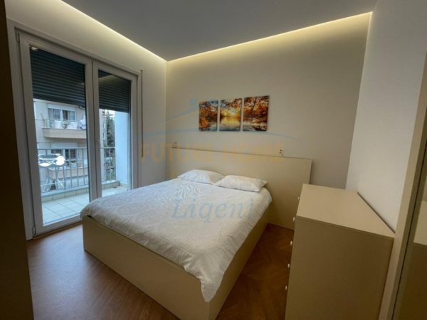 Tirane, jepet me qera apartament 2+1 Kati 4, 90 m² 1.000 € (Liqeni i Thate)