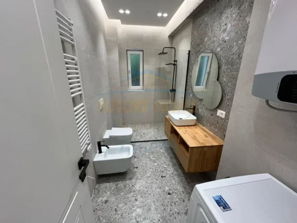Tirane, jepet me qera apartament 2+1 Kati 3, 107 m² 1.100 € (Kopshti Botanik)