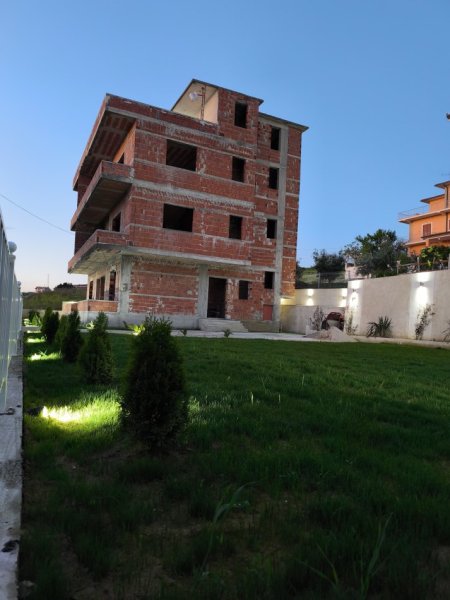 Tirane, shitet Vile , 600 m² 270.000 € (DURRES)