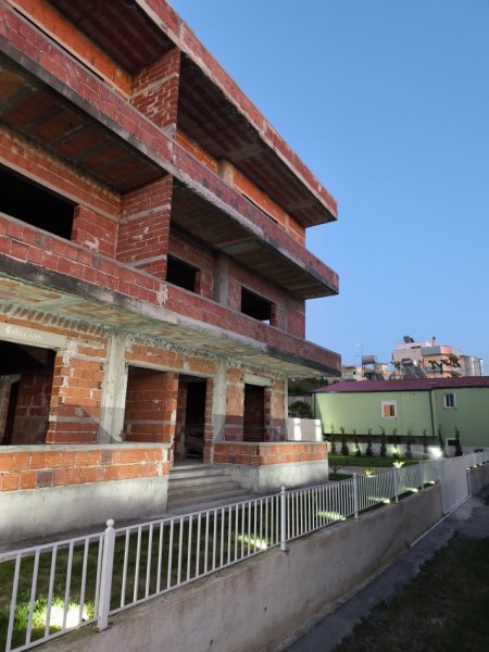 Tirane, shitet Vile , 600 m² 270.000 € (DURRES)