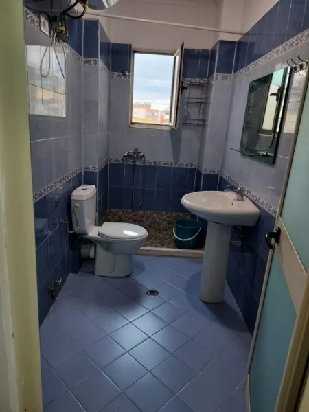 Tirane, jepet me qera apartament 1+1 , 64 m² 300 € (Fresku)