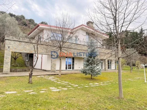 Tirane, jepet me qera Vile 2 Katshe Kati 0, 500 m² 5.000 € (Petrele)