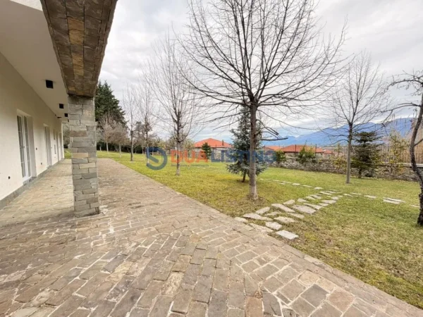 Tirane, jepet me qera Vile 2 Katshe Kati 0, 500 m² 5.000 € (Petrele)