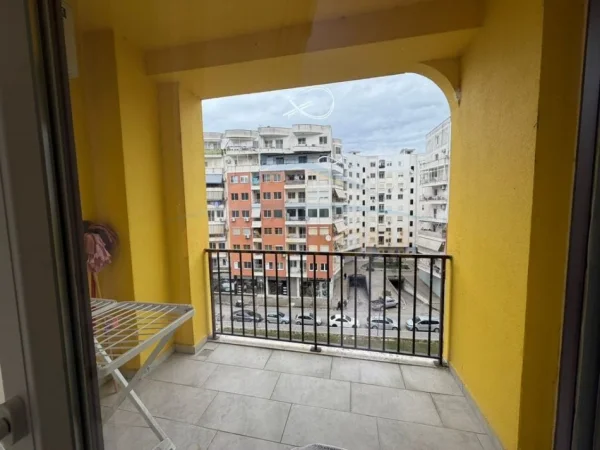 Tirane, jepet me qera apartament 2+1 Kati 4, 95 m² 570 € (GRAND GALLERY)