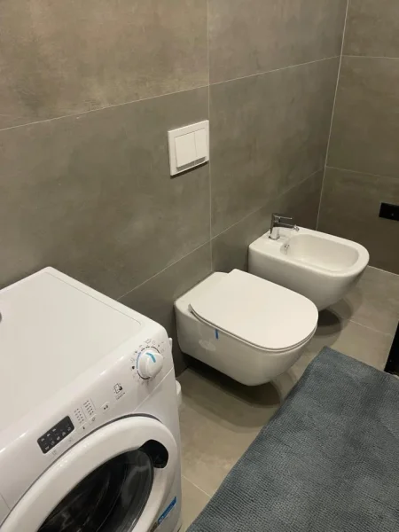 Tirane, jepet me qera apartament 2+1+Ballkon Kati 10, 110 m² 1.300 € (Parku Olimpik)