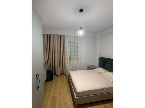Shqiperi, jepet me qera apartament 2+1+Ballkon Kati 2, 100 m² 1.200 € (Zogu i Zi)