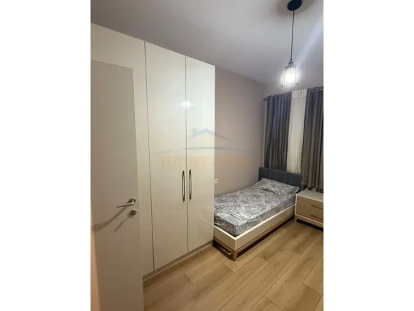 Shqiperi, jepet me qera apartament 2+1+Ballkon Kati 2, 100 m² 1.200 € (Zogu i Zi)