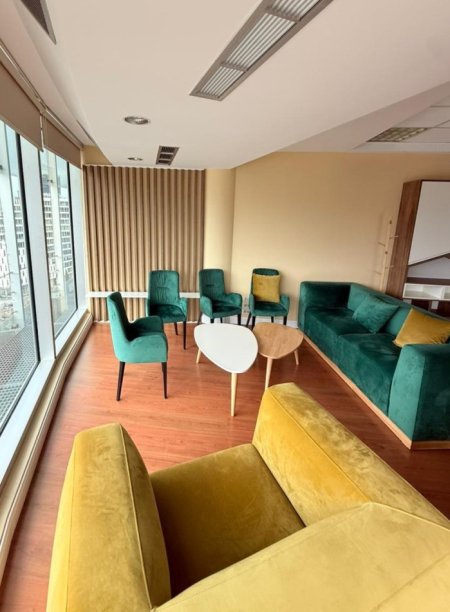 Tirane, jepet me qera zyre , 40 m² 1.200 € 