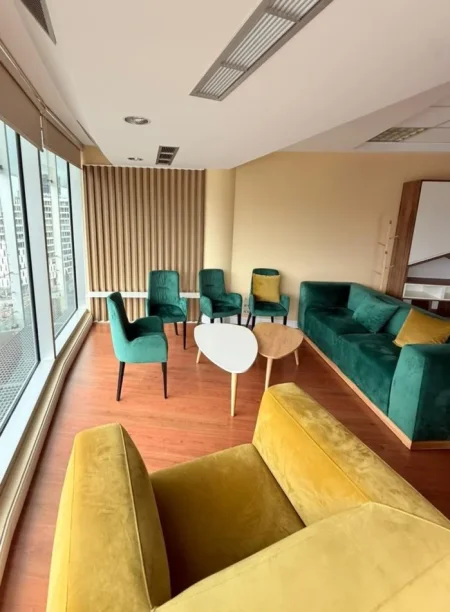 Tirane, jepet me qera zyre , 40 m² 1.200 € 