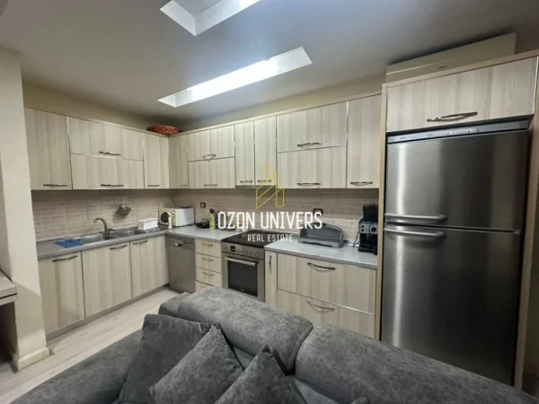 Tirane, Jepet me qira apartament 2+1+Ballkon Kati 1, 83 m² 600 € (Ish stacioni i fundit i Tiranës së Re)